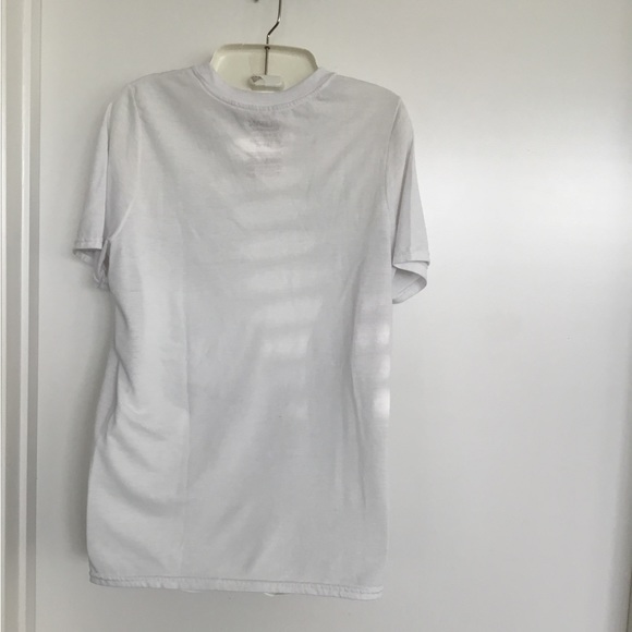 Gildan Women’s White Tops Size Medium . $25 - Picture 5 of 9